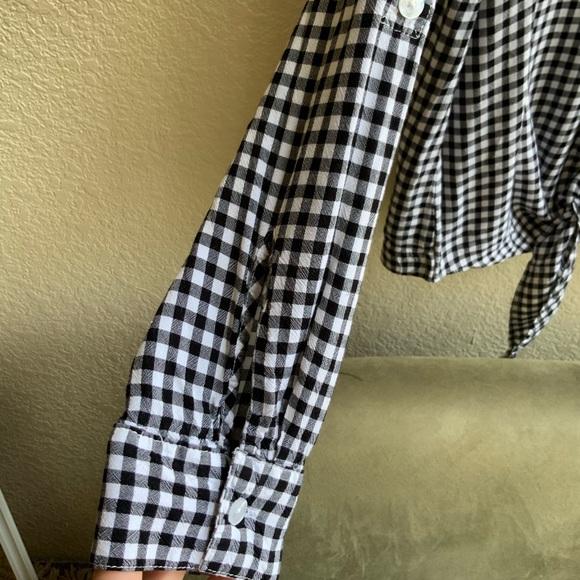 Front tie plaid button up V neck - Picture 5 of 7